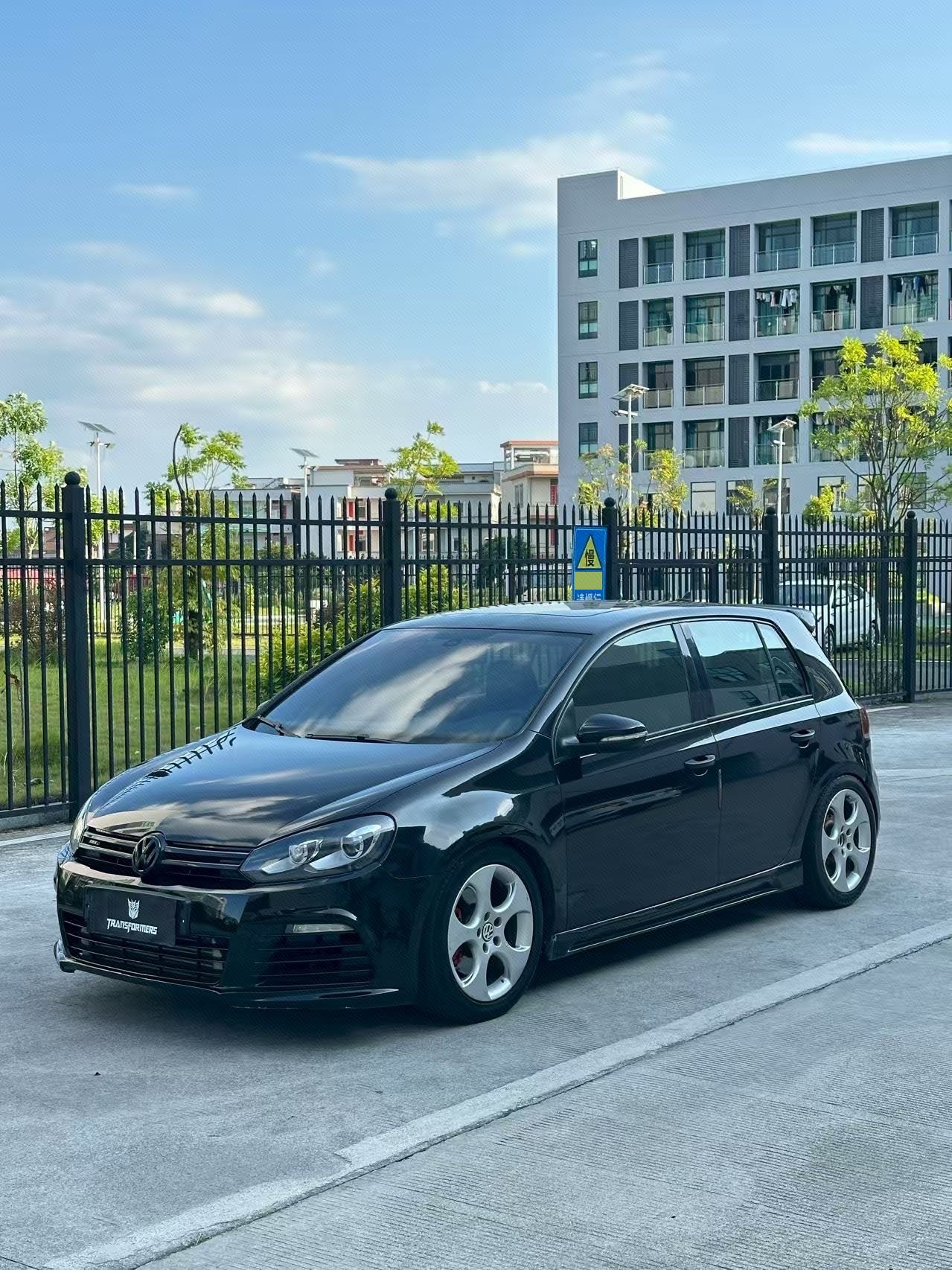 Volkswagen GolfGTI 2010 car image 