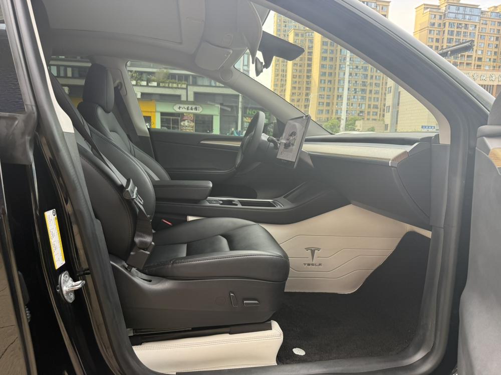 Tesla Model Y 2023 #16 Tesla Model Y 2023 car image #16