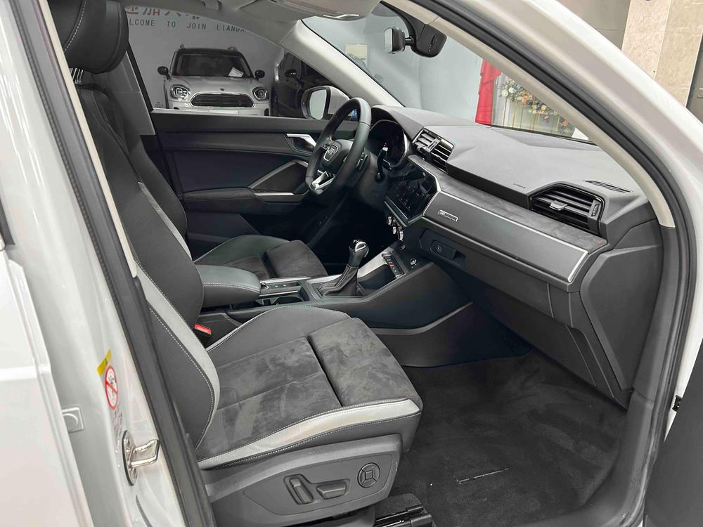 Audi Q3 2022 car image #19