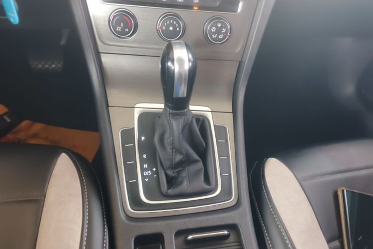 Volkswagen Golf 2016 car image #14