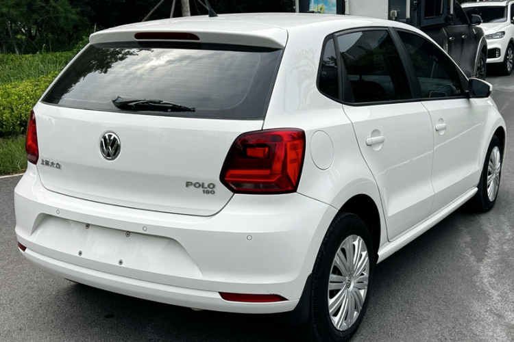 Volkswagen Polo 2016 car image #5