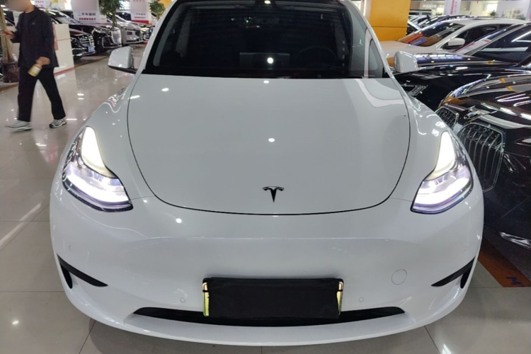 Tesla Model Y 2023 #3 Tesla Model Y 2023 car image #3