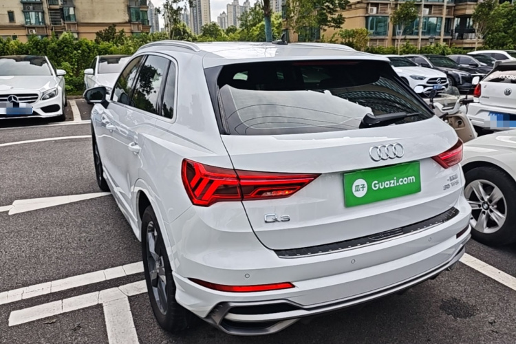 Audi Q3 2020 car image #5