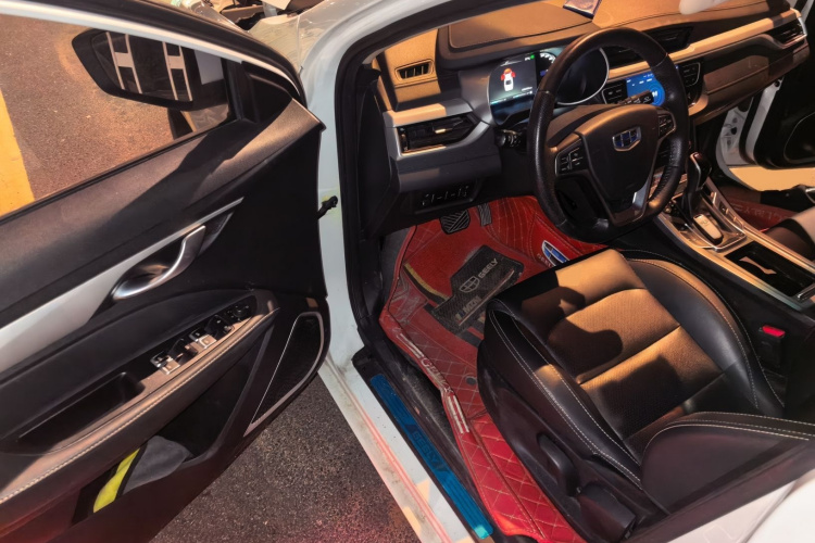 GEELY Emgrand 2019 car image #13