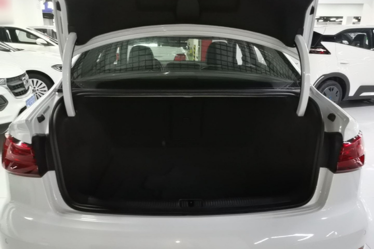 Audi A3 2018 car image #19