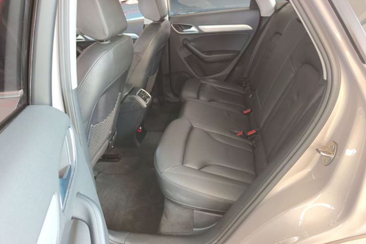 Audi Q3 2015 car image #17
