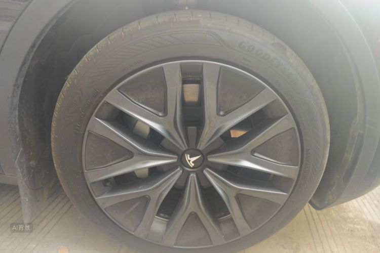 Tesla Model Y 2023 immagine di auto #9
