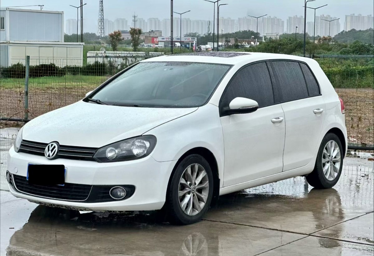 Volkswagen Golf 2014 car image 