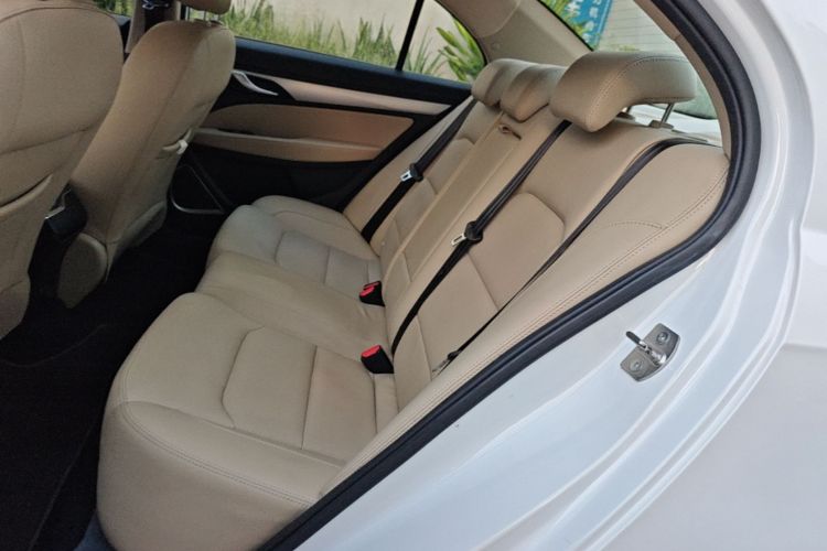GEELY Emgrand 2019 #17 GEELY Emgrand 2019 car image #17