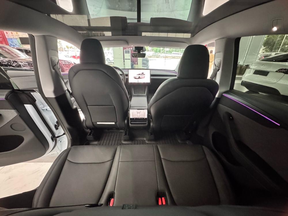 Tesla Model Y 2025 #15 Tesla Model Y 2025 car image #15