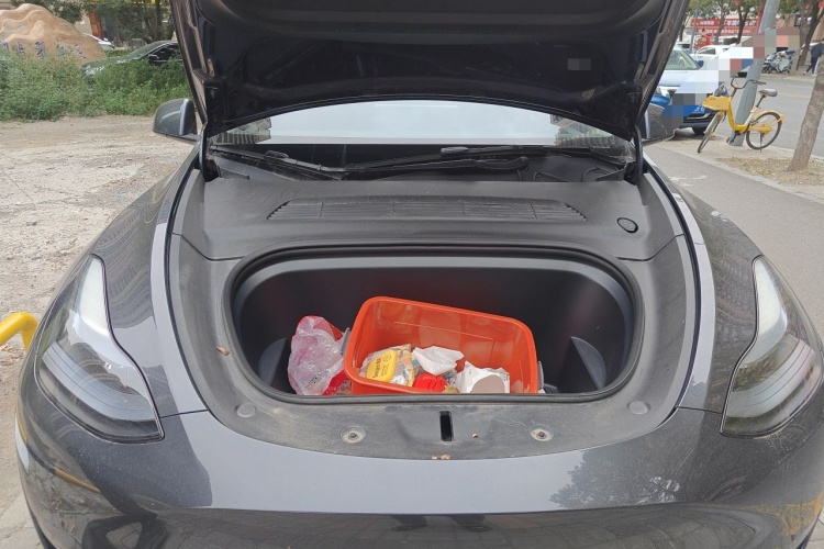 Tesla Model Y 2024 #18 Tesla Model Y 2024 car image #18