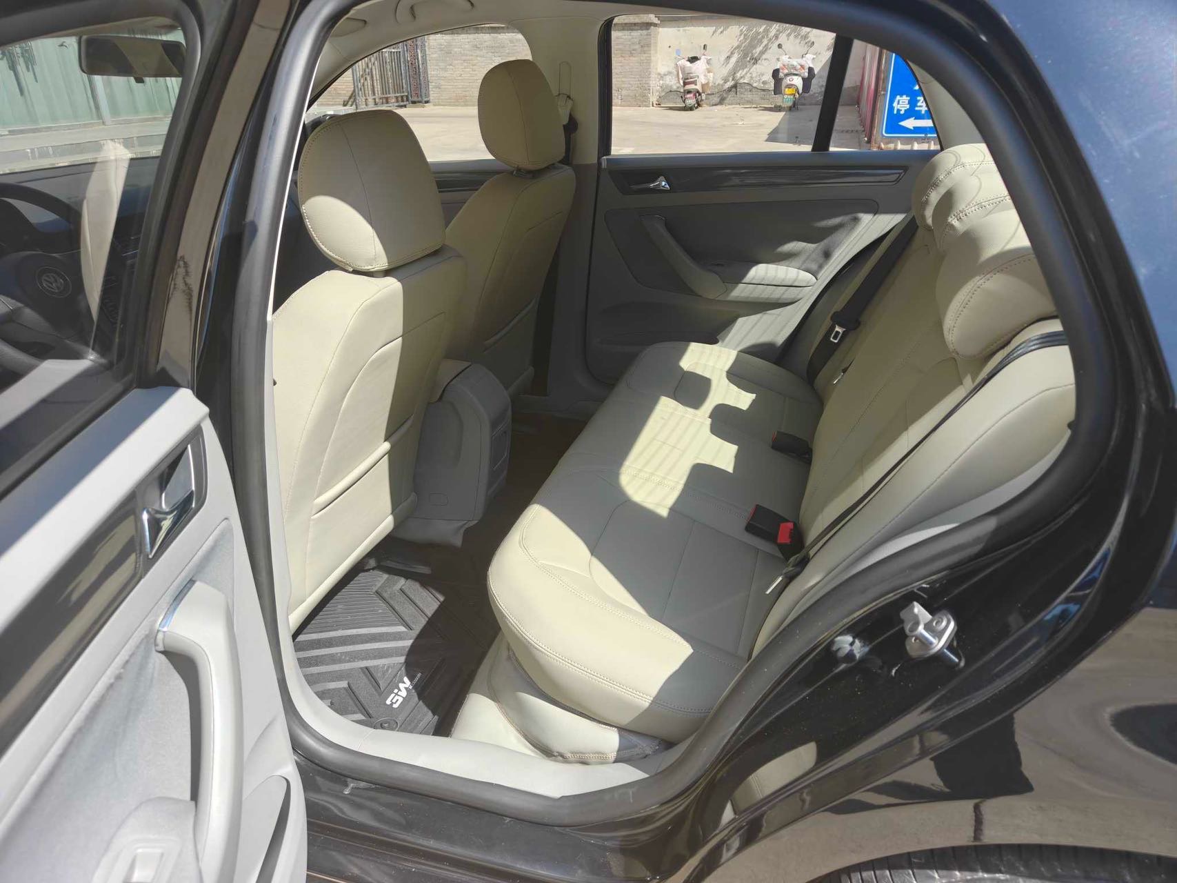 Volkswagen Bora 2013 car image #5