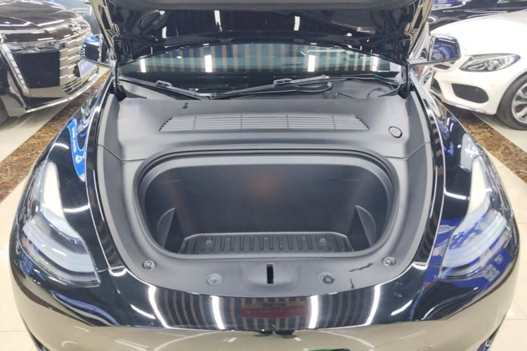 Tesla Model Y 2023 car image #20