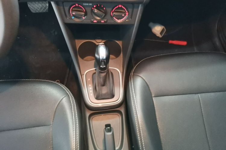 Volkswagen Polo 2018 car image #14