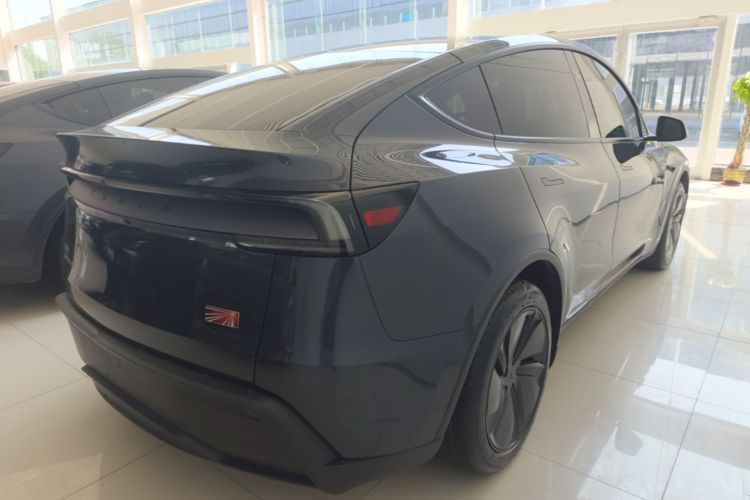 Tesla Model Y 2025 #7 Tesla Model Y 2025 car image #7