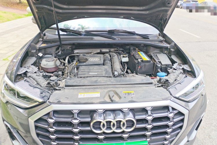 Audi Q3 2020 car image #22
