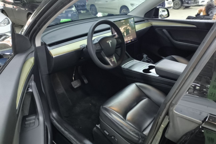 Tesla Model Y 2023 #16 Tesla Model Y 2023 car image #16