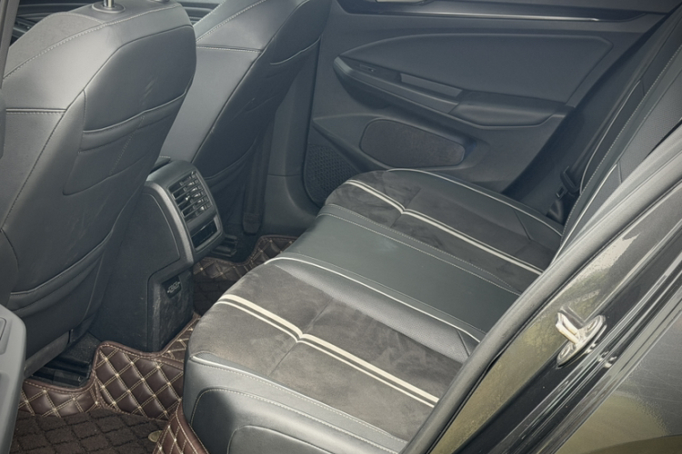 Volkswagen Golf 2021 #10 Volkswagen Golf 2021 صورة سيارة #10