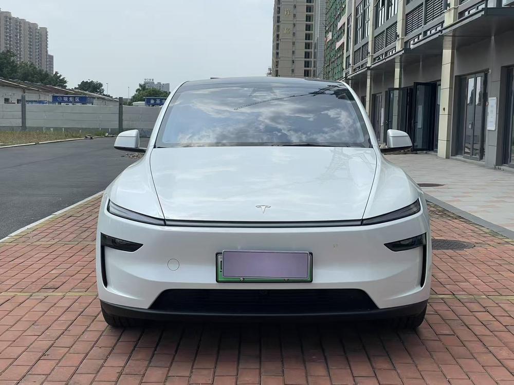 Tesla Model Y 2025 #2 Tesla Model Y 2025 car image #2