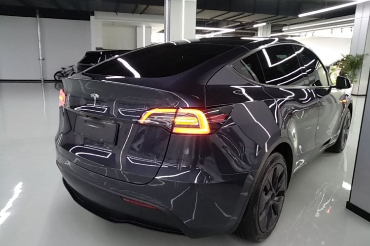 Tesla Model Y 2024 #7 Tesla Model Y 2024 car image #7