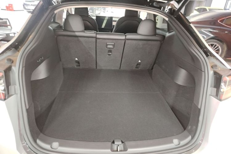 Tesla Model Y 2023 car image #19