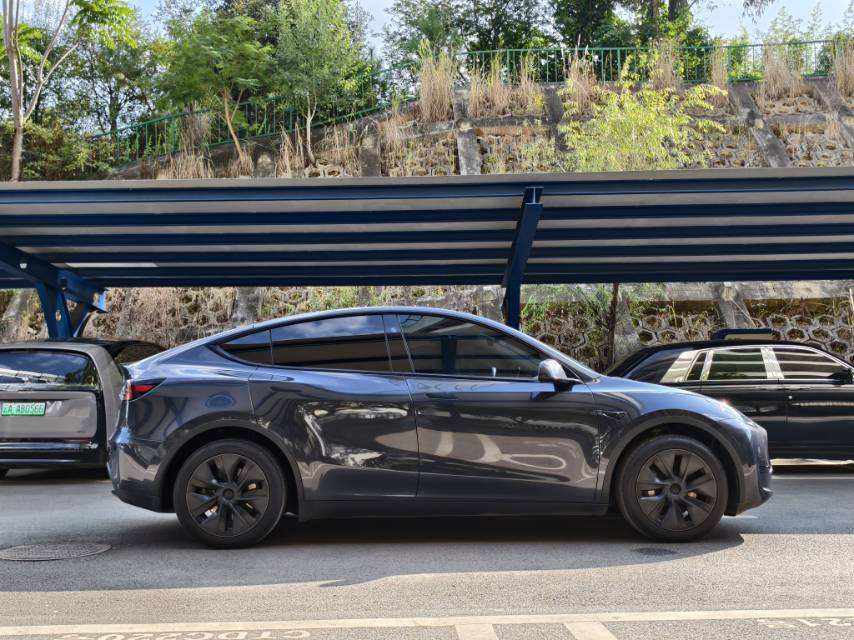 Tesla Model Y 2024 #3 Tesla Model Y 2024 car image #3