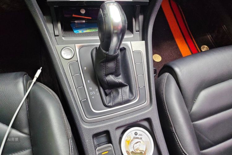 Volkswagen Golf 2017 car image #16