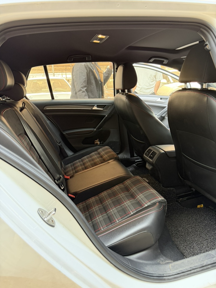Volkswagen GolfGTI 2019 car image #4
