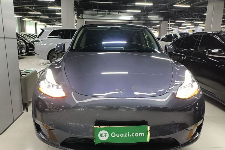 Tesla Model Y 2023 immagine di auto #3
