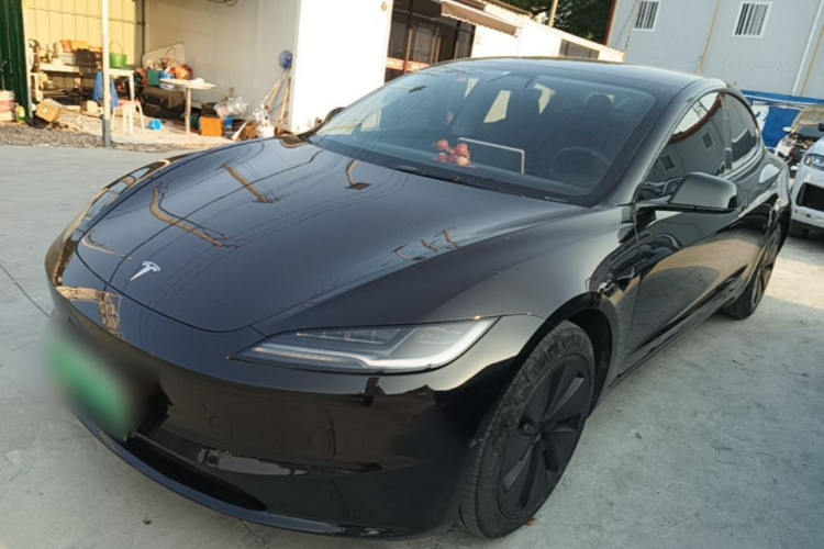 Tesla Model 3 2023 car image #2