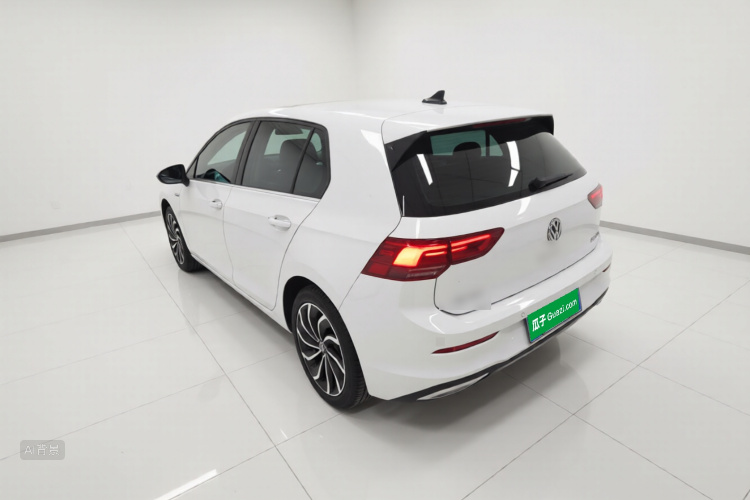 Volkswagen Golf 2022 car image #5