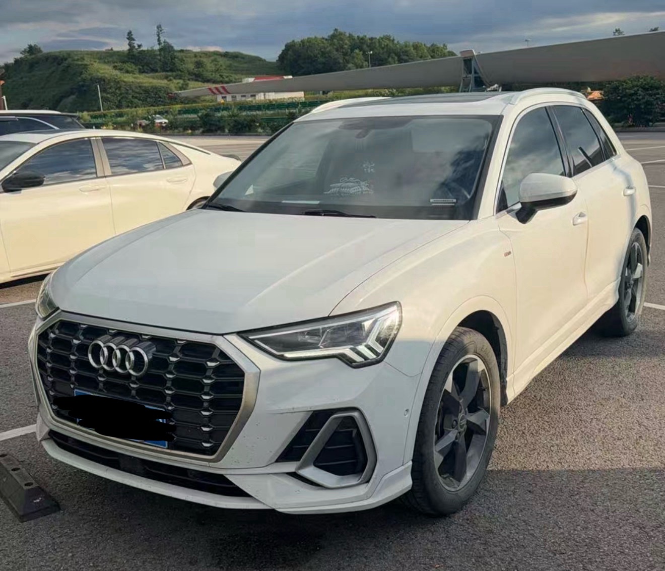 Audi Q3 2023 car image 