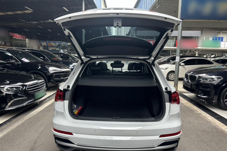 Audi Q3 2022 car image #27