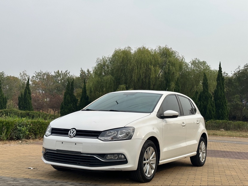 Volkswagen Polo 2016 car image 