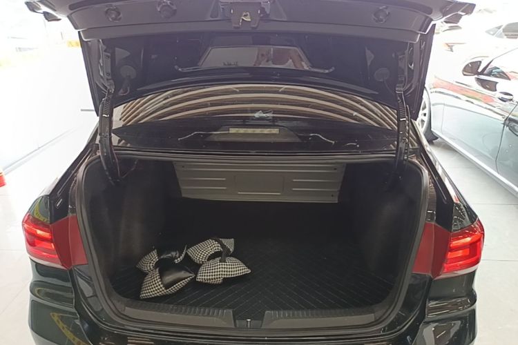 Volkswagen Santana 2018 image de voiture #19
