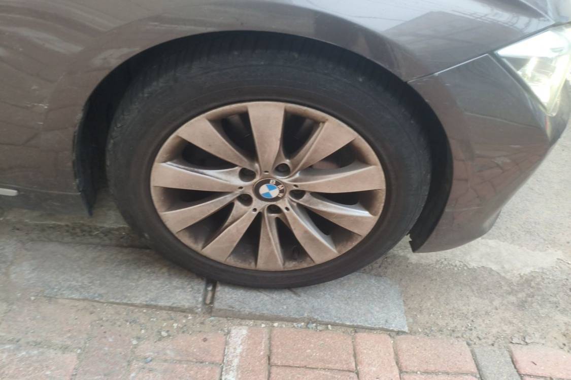 BMW 3 Series 2012 صورة سيارة #9