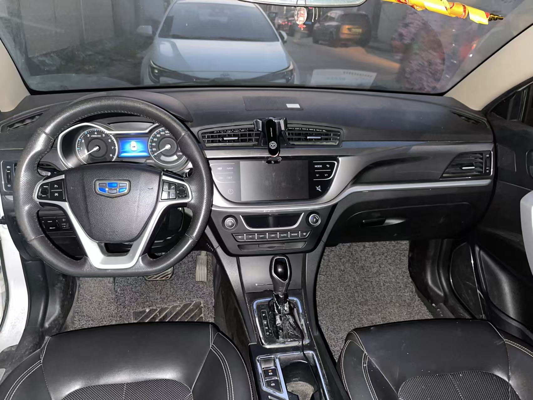 GEELY Emgrand 2017 car image #3