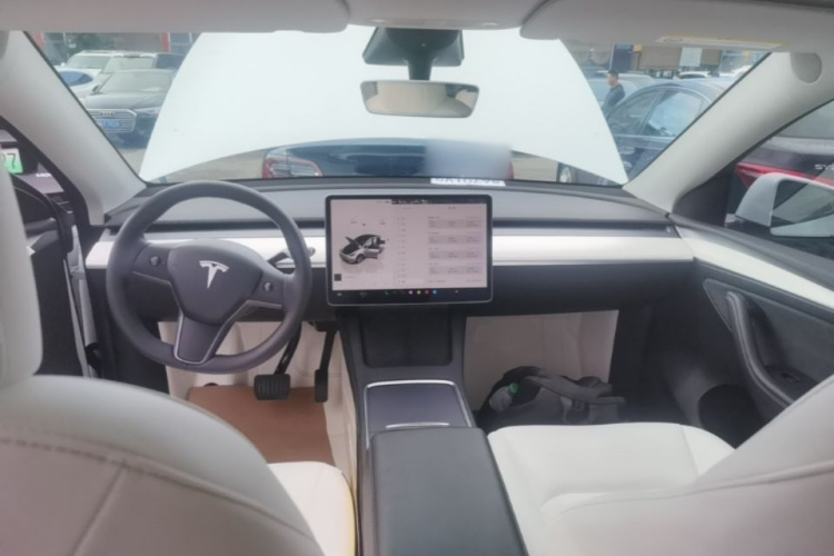 Tesla Model Y 2023 #10 Tesla Model Y 2023 car image #10