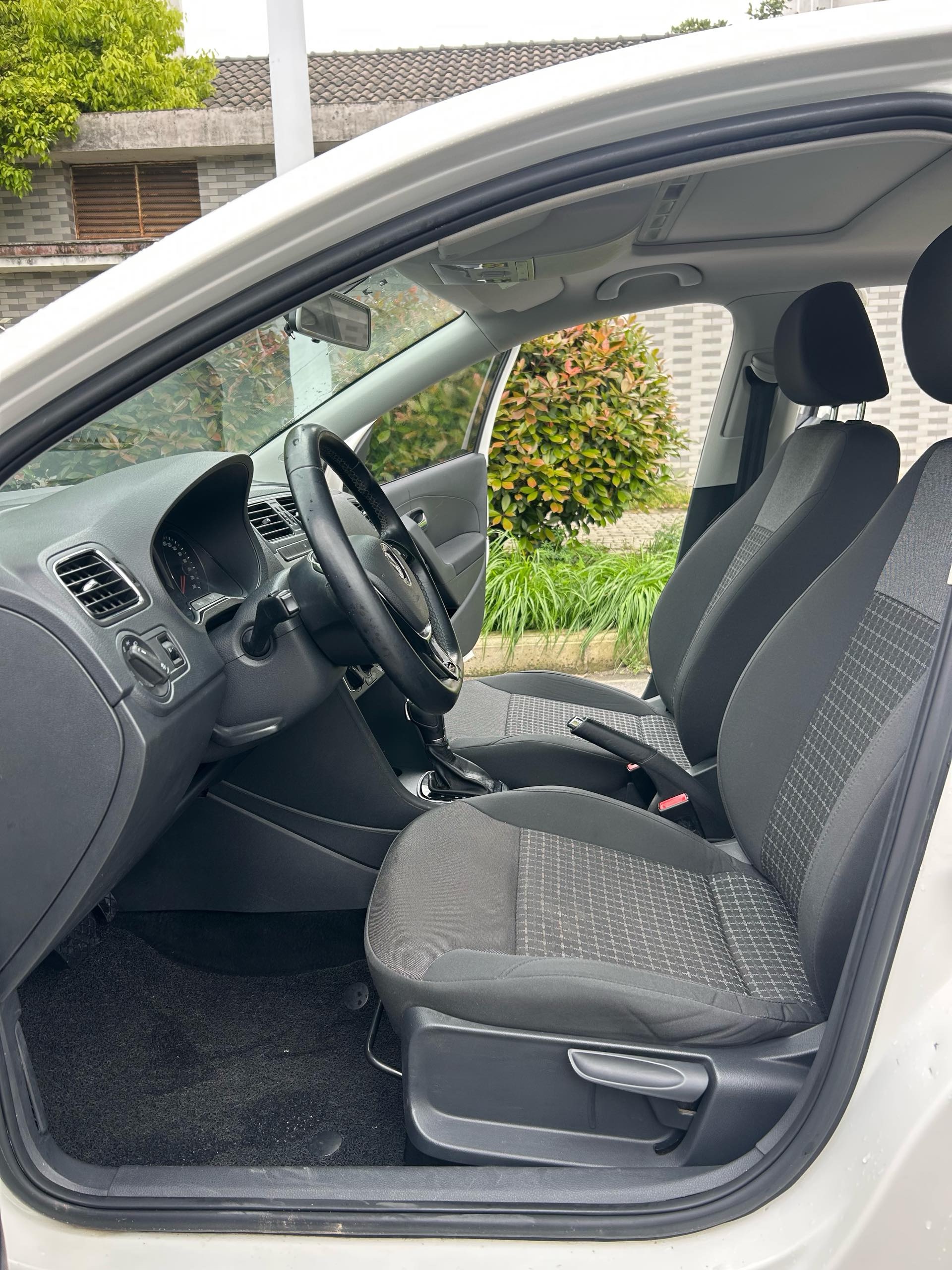 Volkswagen Polo 2016 car image #4