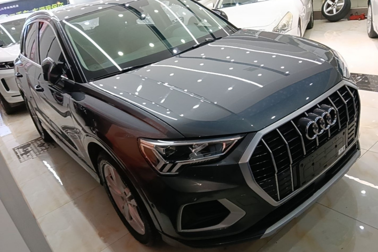 Audi Q3 2021 car image #4