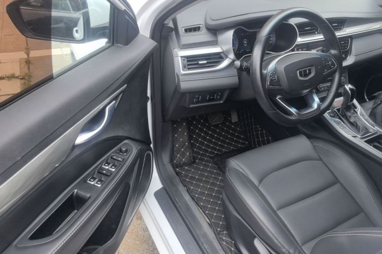GEELY Emgrand 2019 car image #16