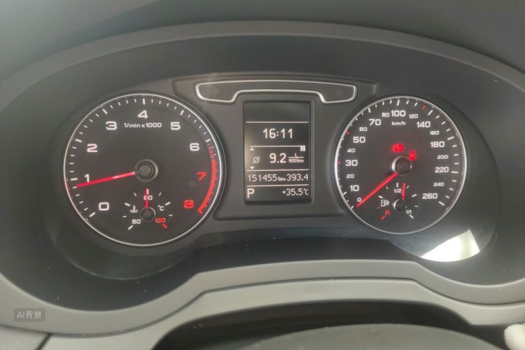 Audi Q3 2015 car image #14