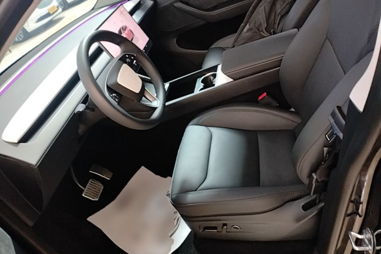 Tesla Model Y 2025 #15 Tesla Model Y 2025 صورة سيارة #15