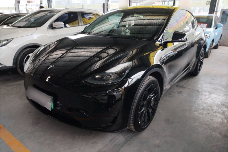 Tesla Model Y 2023 car image #2