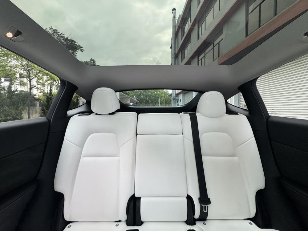 Tesla Model Y 2022 car image #19