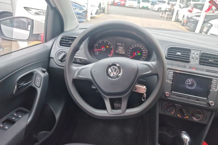 Volkswagen Polo 2017 car image #11