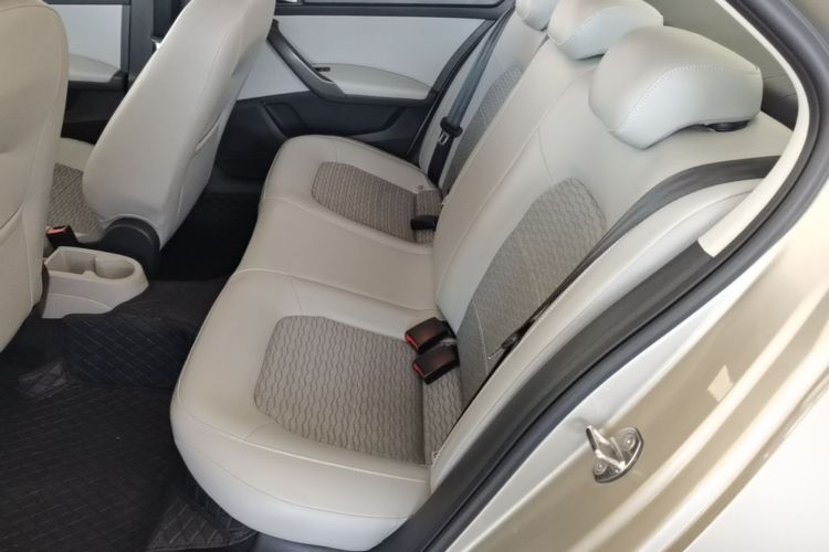 Skoda Rapid 2016 car image #17