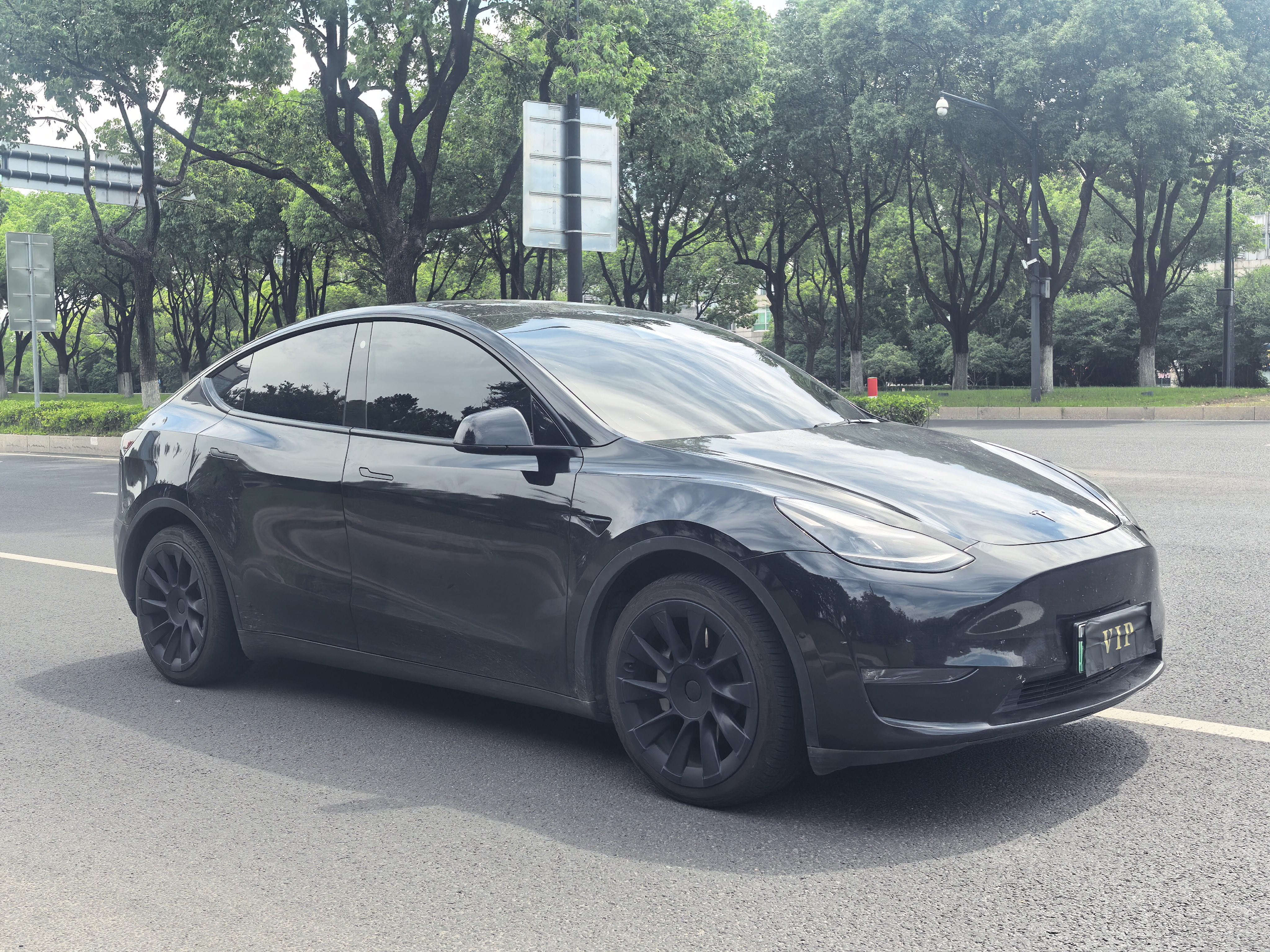 Tesla Model Y 2021 car image #3