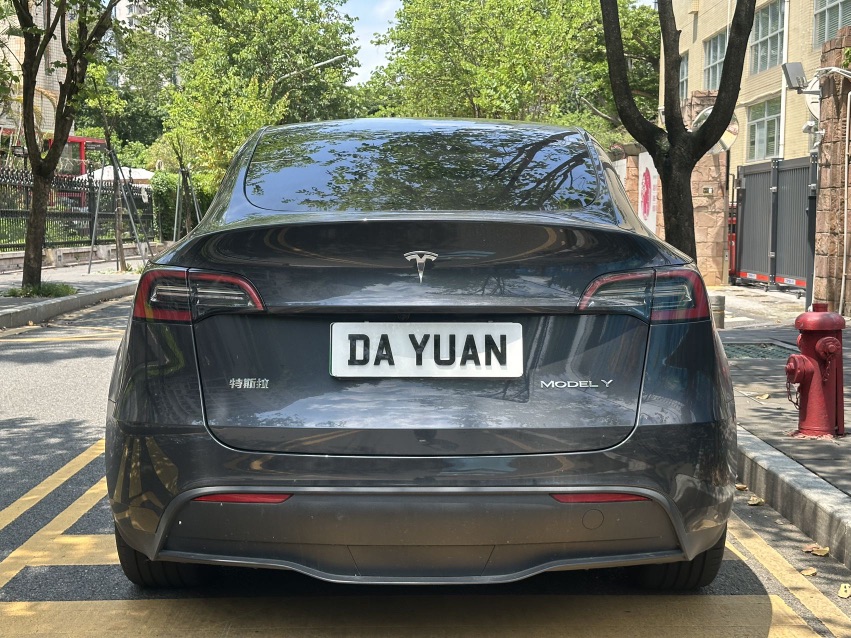 Tesla Model Y 2024 #8 Tesla Model Y 2024 car image #8