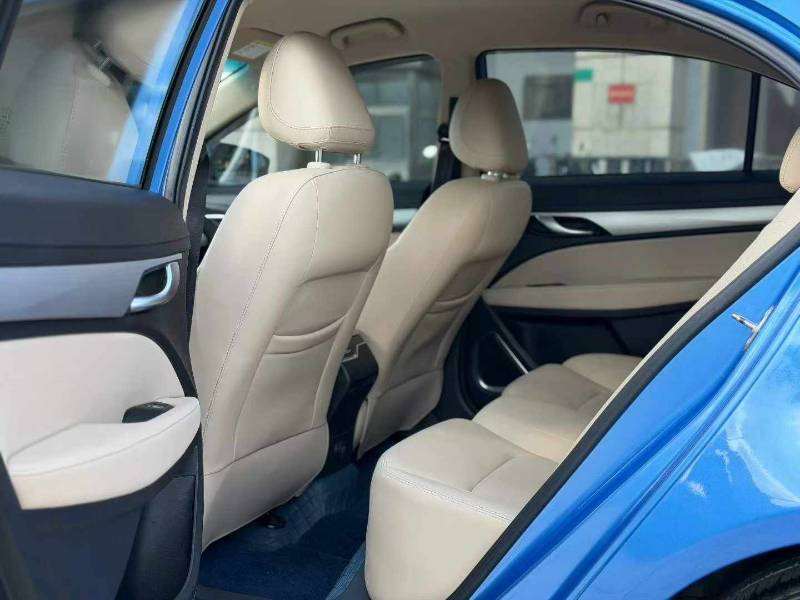 GEELY Emgrand 2019 car image #9